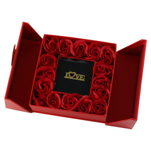 Cutie cu trandafiri "Love", cu spatiu pentru bijuterii, 15x15 CM, cu punga cadou