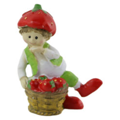 Figurina Baiat din rasina cu capsuni 8x10 CM