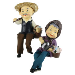 Set figurine Batrani gradinari din rasina cu picioare din textil 22 CM