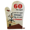 Manusa de bucatarie "60 eves vagyok...", din textil, 27 CM