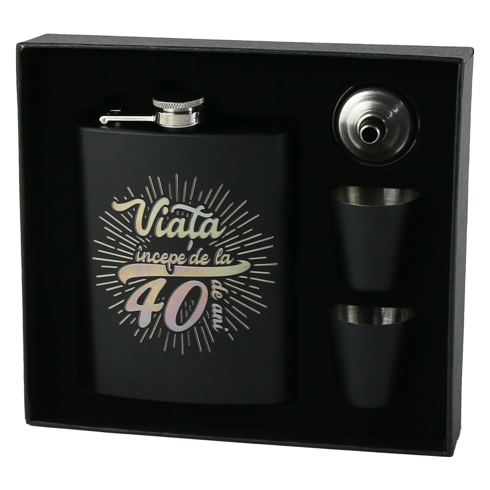 Set cadou "Viata incepe de la 40 de ani" Plosca cu palnie si 4 pahare