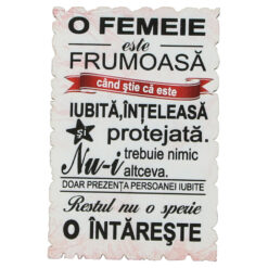 Magnet frigider din lemn "O femeie este frumoasa cand..." 6x9 CM