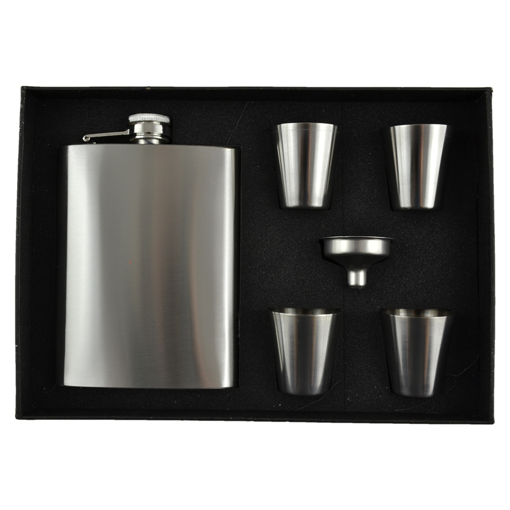 Set plosca cu 4 paharele pentru bauturi spirtoase in cutie captusita.