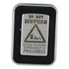 Bricheta metalica "Do not Disturb...", 3.5x5.5 CM, Argintiu