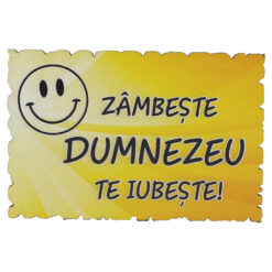 Magnet frigider din lemn "Zambeste, Dumnezeu te iubeste!" 9x6 CM