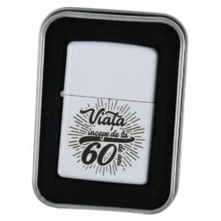 Bricheta metalica "Viata incepe de la 60 de ani", 3.5x5 CM, Alb