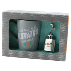 Cana ceramica 370 ml "Cel mai bun Cumatru din lume" cu plosca mini hip breloc, in cutie decorativa