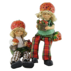 Pereche figurine Copii cu capsuni din rasina, cu picioare textil 15 CM