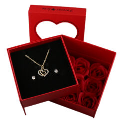 Cutie cu trandafiri, lant si cercei 11.5x11.5 cm, in cutie de cadou