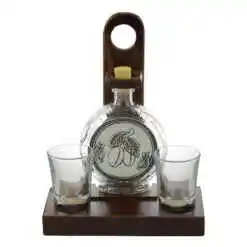 Suport lemn cu plosca din sticla si 2 pahare de tuica - Cu decor embosat - prune