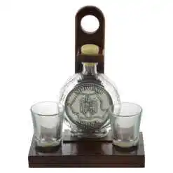 Suport lemn cu plosca din sticla si 2 pahare de tuica - Harta si stema Romaniei