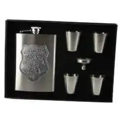 Set plosca cu palnie si 4 pahare din inox, "A legjobb Fonoknek", in cutie eleganta