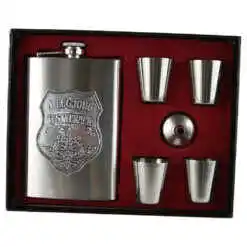Set plosca cu palnie si 4 pahare din inox, "A legjobb Testvernek", in cutie eleganta