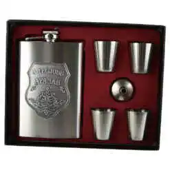 Set plosca cu palnie si 4 pahare din inox, "A legjobb Apanak", in cutie eleganta