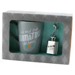 Cana ceramica 370 ml "Cel mai bun Cumatru din lume" cu plosca mini hip breloc, in cutie decorativa
