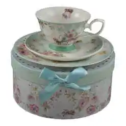 Set mic dejun 3 piese realizate din ceramica in cutie cadou - Design cu trandafiri (Model 1)