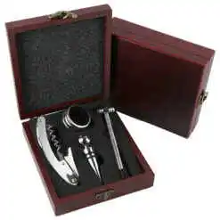 Set 4 accesorii pentru vin in cutie de lemn, 15x17 CM