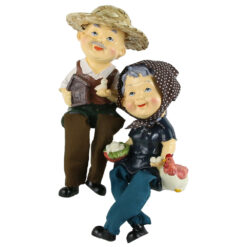 Set figurine Batrani din rasina cu picioare din textil 23 CM, cu gaina si oua