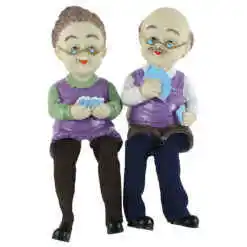 Set figurine Batrani din rasina cu picioare din textil 17 CM, cu carti de joc