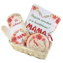 Set cadou "Regina noastra si a bucatariei, Mama!",cu suport oale, manusa, sort de bucatarie si cos