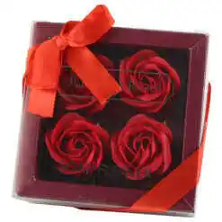 Cutie cu 4 trandafiri de sapun, 11x11 CM