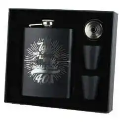 Set cadou "Igy nez ki egy orokke fiatal 40 eves",  Plosca cu palnie si 2 pahare