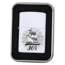 Bricheta metalica "Igy nez ki egy orokke fiatal 30 eves",  3.5x5 CM, Alb