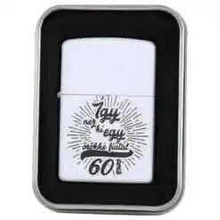 Bricheta metalica "Igy nez ki egy orokke fiatal 60 eves",  3.5x5 CM, Alb