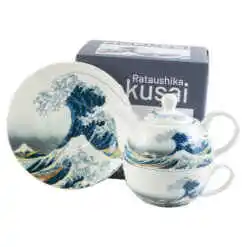 Set ceainic cu ceasca, farfurioara si infuzor metalic 350 ml/300 ml "The great Wave" de Hokusai, in cutie decorativa