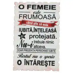 Magnet frigider din lemn "O femeie este frumoasa cand..." 6x9 CM