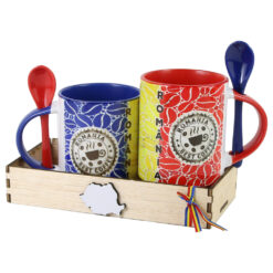 Set 2 Cani din ceramica cu lingurite si suport din lemn, "Romania", 330 ml, tricolor