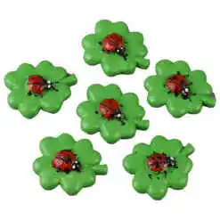 Set 6 buburuze decorative pe trifoi 3 cm, din rasina, cu autoadeziv