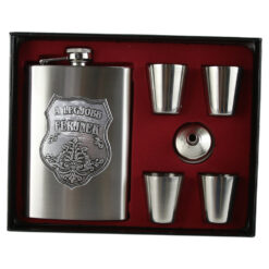 Set plosca cu palnie si 4 pahare din inox, "A legjobb Ferjnek", in cutie eleganta