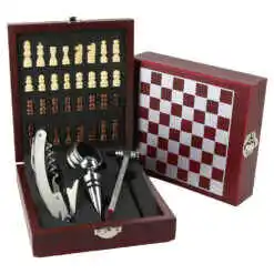 Set cadou cu accesorii vin si joc Sah, cutie lemn, 17 CM