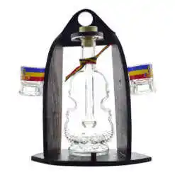 Suport lemn cu sticla si 2 pahare de tuica - sticla in forma de vioara