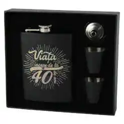 Set cadou "Viata incepe de la 40 de ani" Plosca cu palnie si 4 pahare