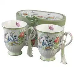 Set 2 cani din ceramica, cu franjuri, 300 ml, Flori de camp, in cutie decorativa