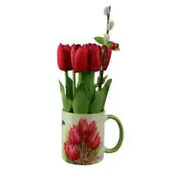 Aranjament floral in cana "La multi ani", cu lalele si ament