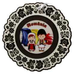 Decoratiune de perete din lemn 18.5 cm "Romania" - Copii in port traditional