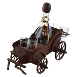 Suport lemn cu sticla si pahare de tuica in forma de caruta