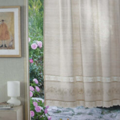 Alternative view of Perdea rustica din bumbac 140 x 180 cm, cu dantela trandafir si brodarie