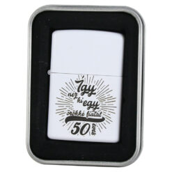 Bricheta metalica "Igy nez ki egy orokke fiatal 50 eves",  3.5x5 CM, Alb