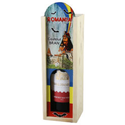Cutie din lemn "Romania" cu sticla de vin 187 ml, Castelul Bran