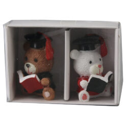 Alternative view of Set 2 ursuleti absolventi din rasina - maro si alb 3 x 4 cm