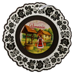 Decoratiune de perete din lemn 18.5 cm "Romania" - Tarancuta la fantana