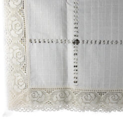 Fata de masa rustica din bumbac 120 x 140 cm, cu dantela trandafiri
