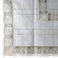 Fata de masa rustica din bumbac, 90 x 90 cm, cu dantela si broderie