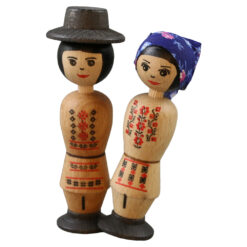 Alternative view of Set 2 figurine din lemn in port popular romanesc 12 cm
