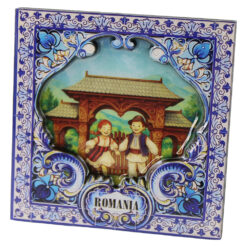 Magnet frigider din lemn Romania 7 x 7 cm copii cu poarta traditionala