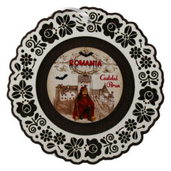 Decor de perete din lemn Castelul Bran 18.5 cm, Vlad Tepes in genunchi